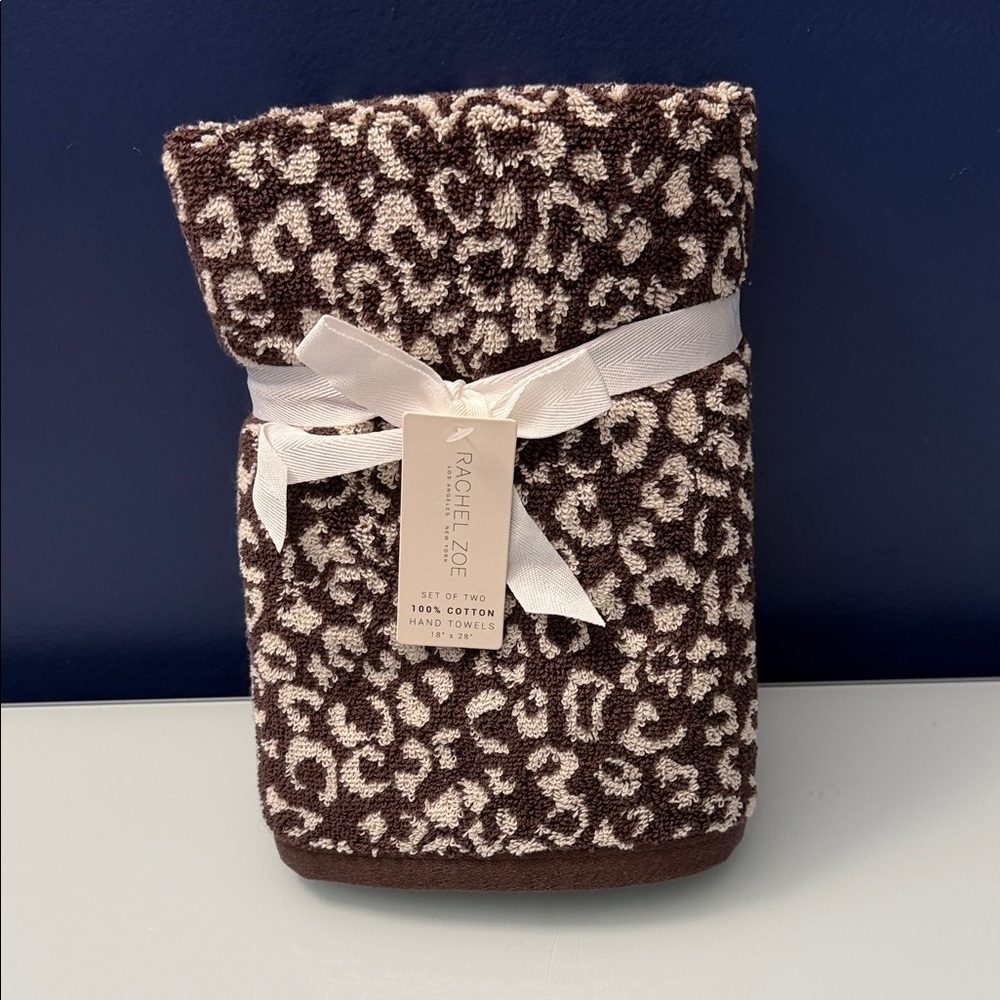 NWT Rachel Zoe Leopard Print Hand Towel Set